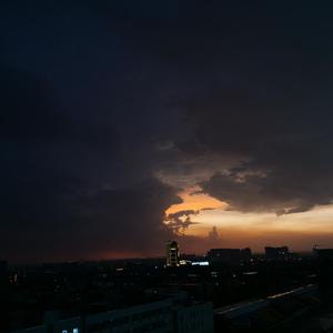 真实偷清晰对白在线视频
